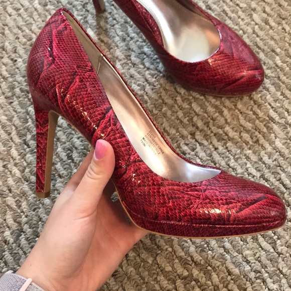 Heels - Picture 2 of 7